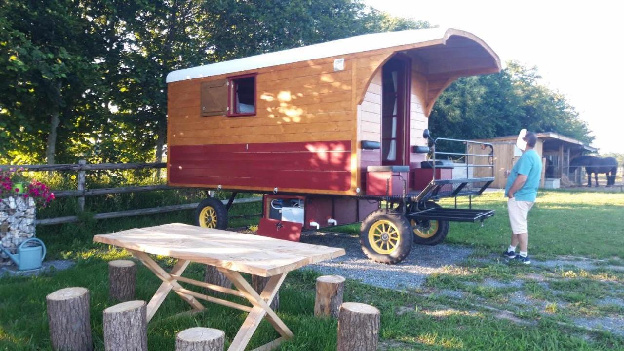 Veritable Roulotte Hippomobile "La Bailleul" Mentheville Bagian luar foto
